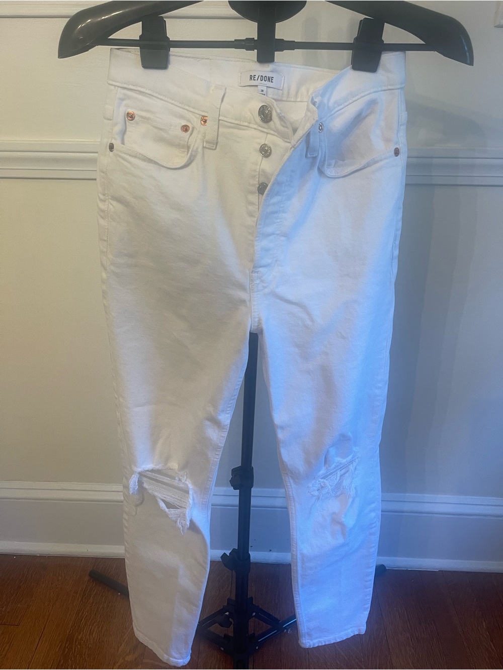 Re/Done White Skinny Button-Fly Jeans with Knee Distress